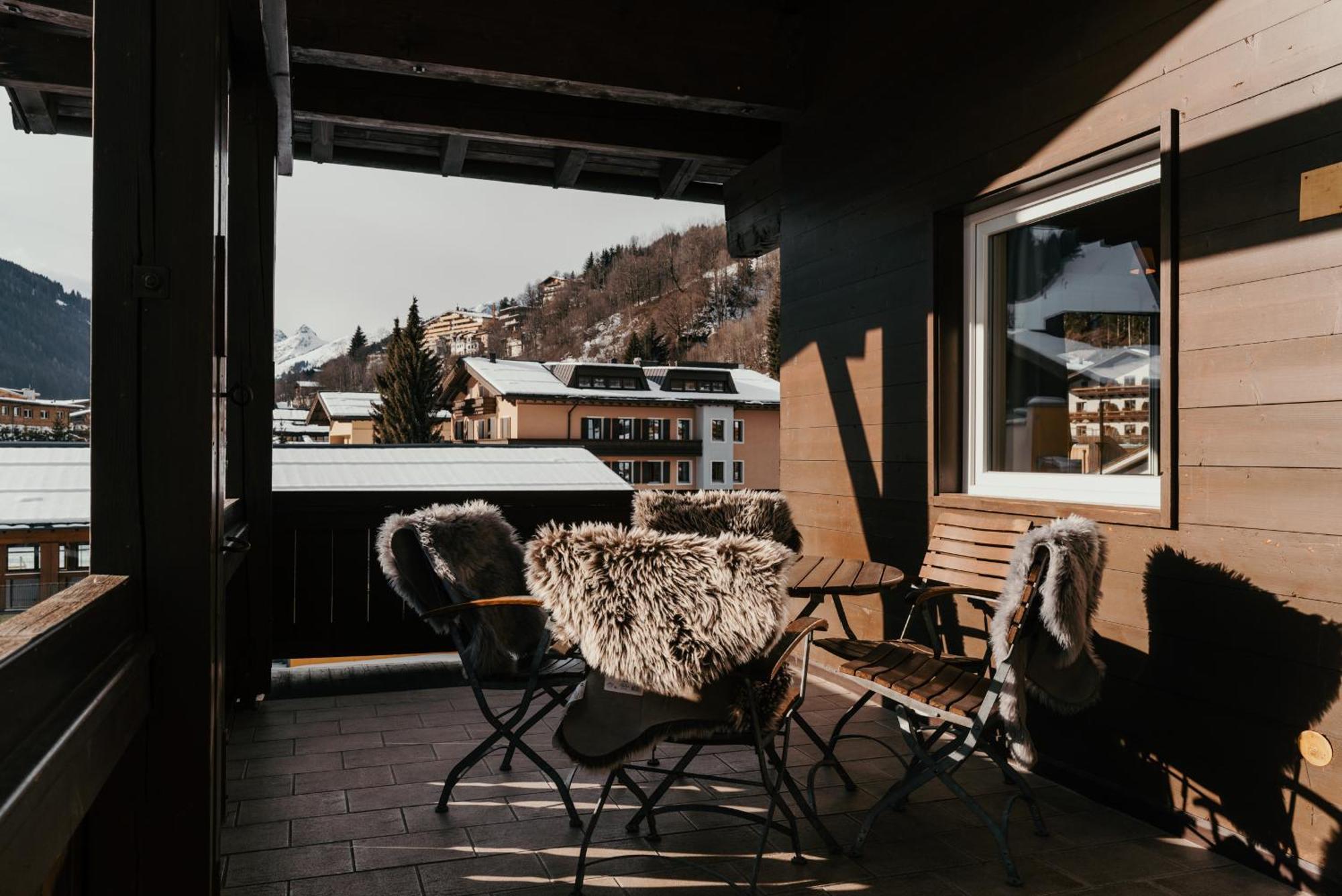 Hotel Gluecksschmiede - Hinterglemm ザールバッハ・ヒンターグレム エクステリア 写真