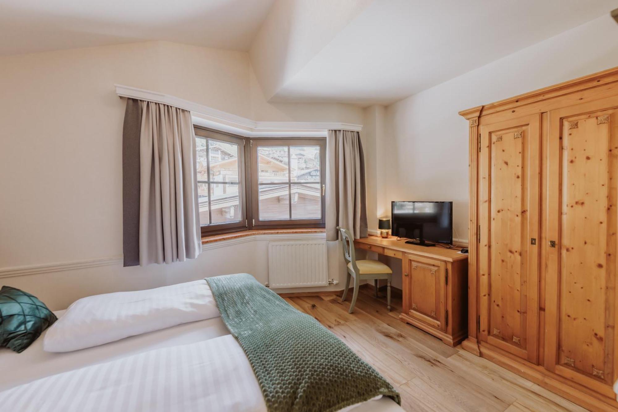 Hotel Gluecksschmiede - Hinterglemm ザールバッハ・ヒンターグレム エクステリア 写真