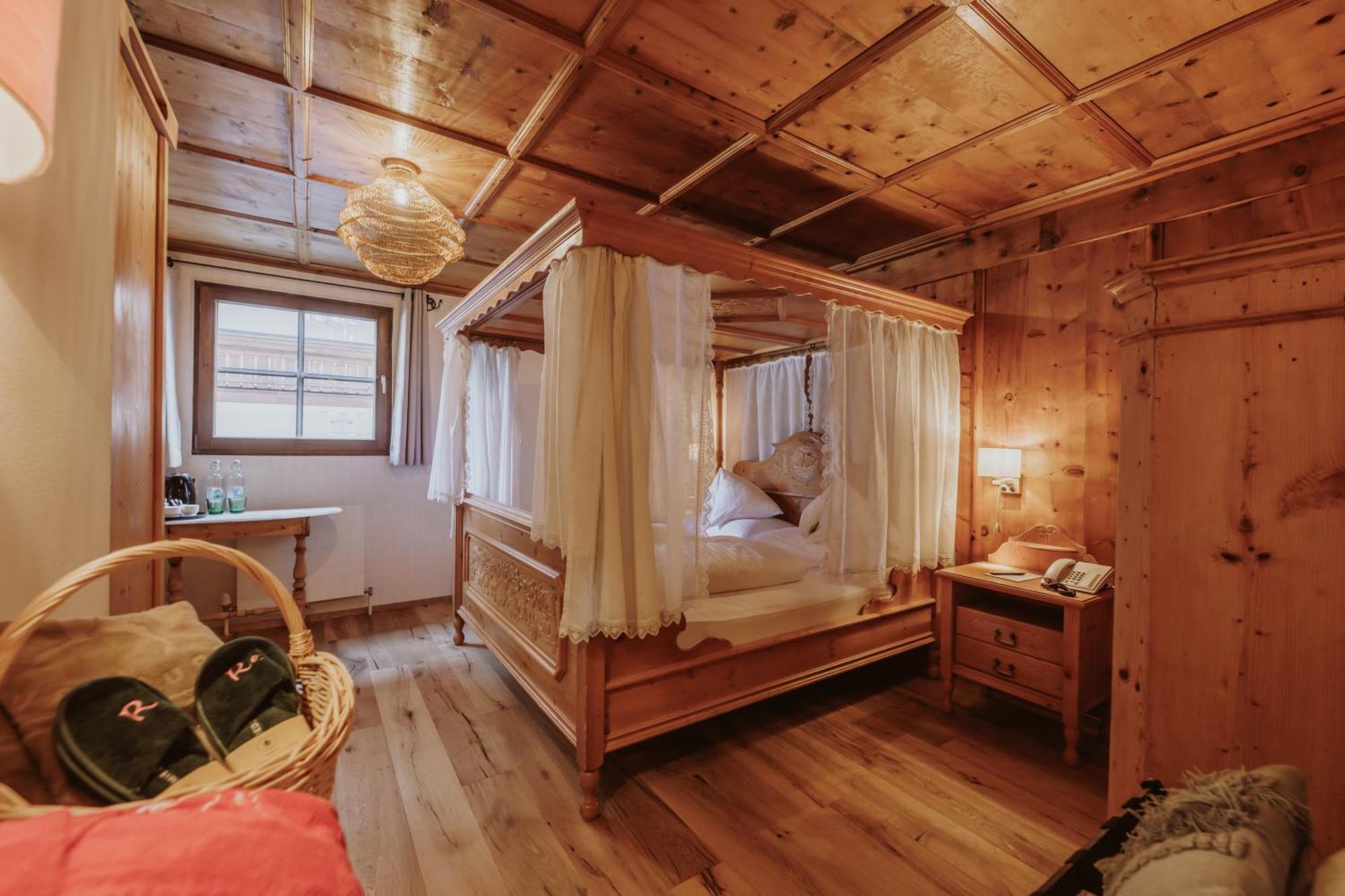 Hotel Gluecksschmiede - Hinterglemm ザールバッハ・ヒンターグレム エクステリア 写真
