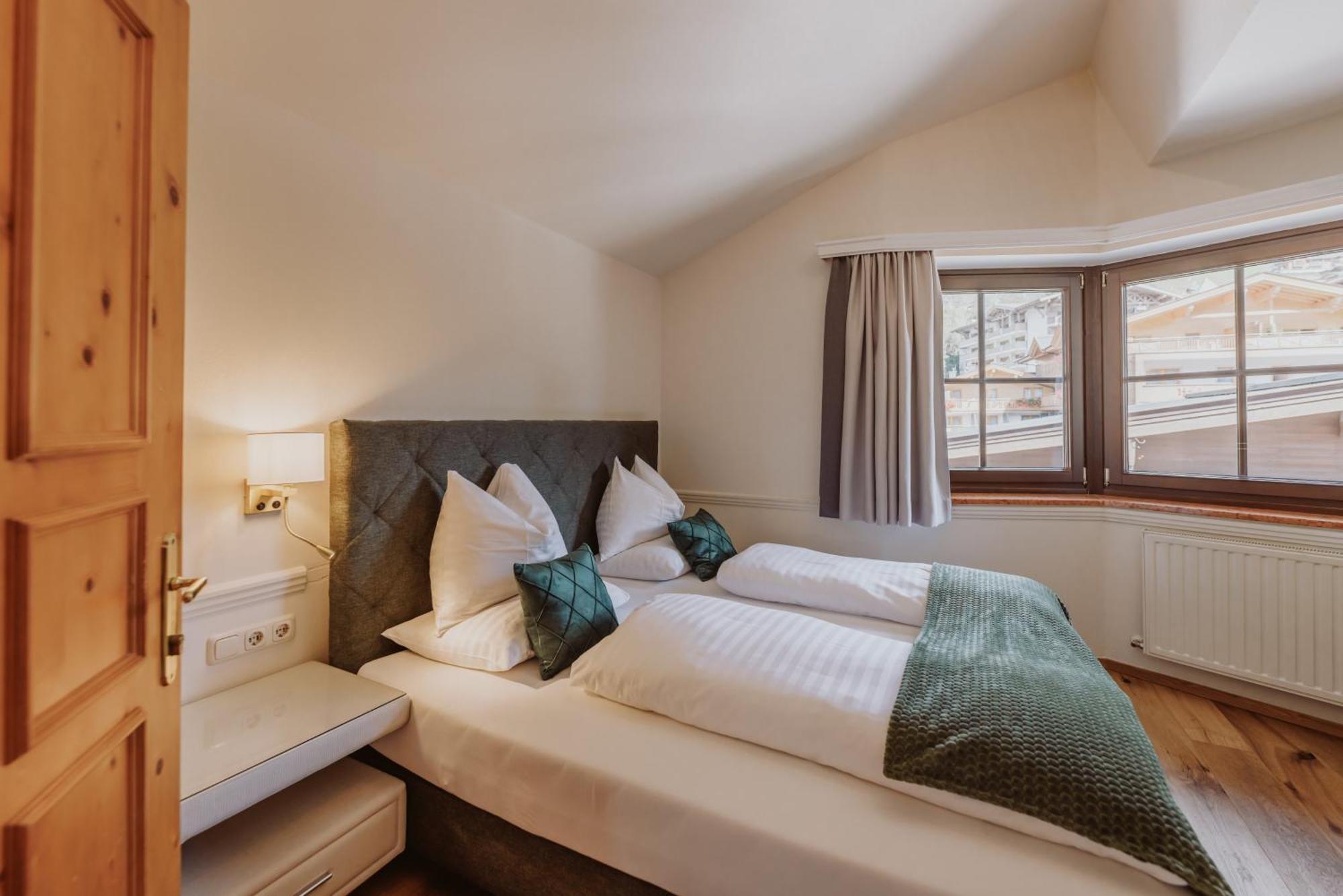 Hotel Gluecksschmiede - Hinterglemm ザールバッハ・ヒンターグレム エクステリア 写真