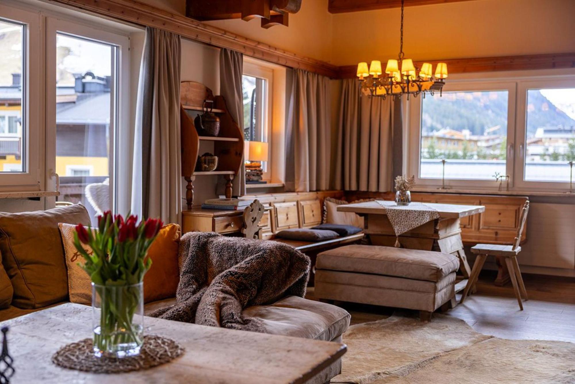 Hotel Gluecksschmiede - Hinterglemm ザールバッハ・ヒンターグレム エクステリア 写真