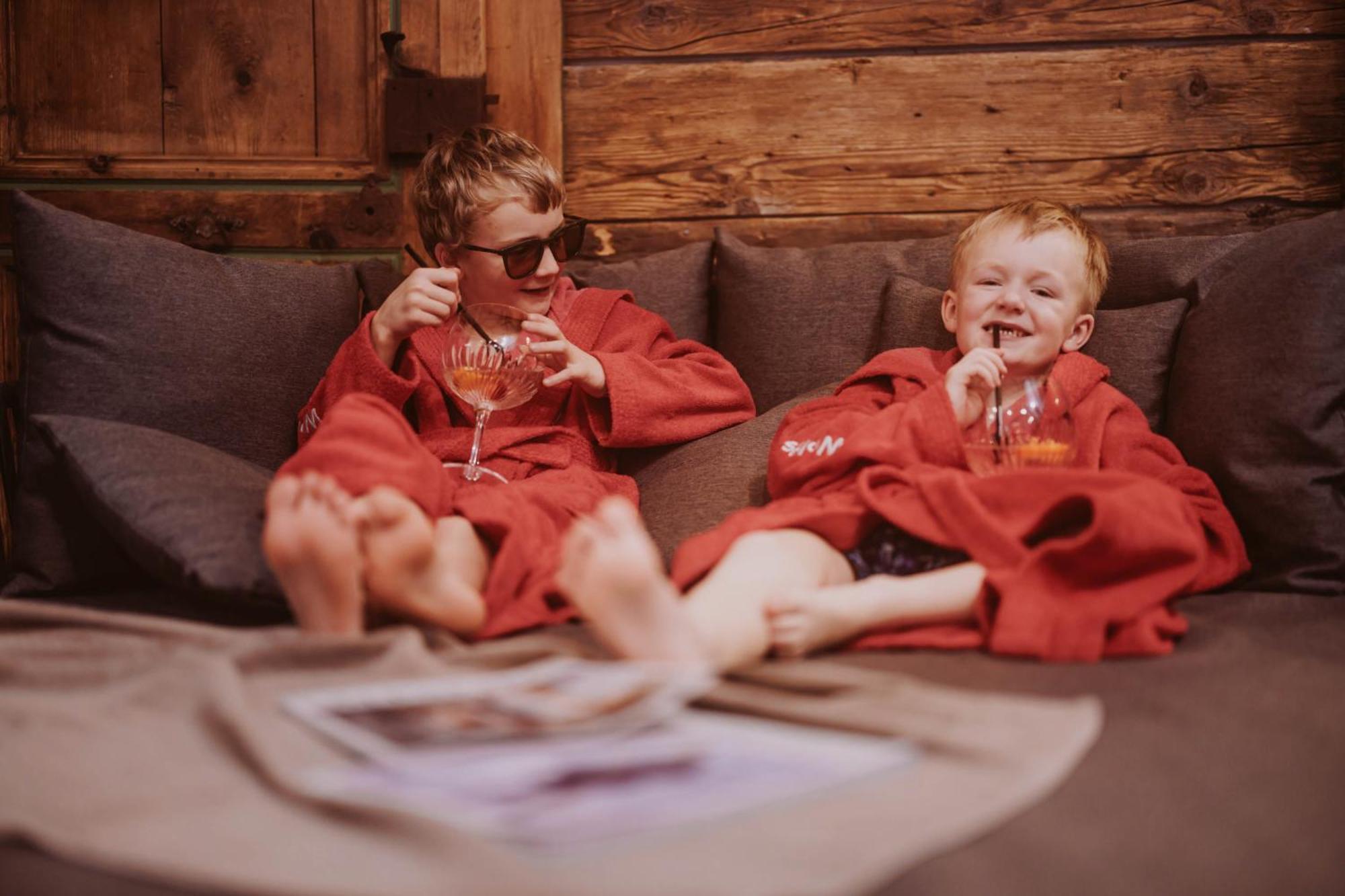 Hotel Gluecksschmiede - Hinterglemm ザールバッハ・ヒンターグレム エクステリア 写真